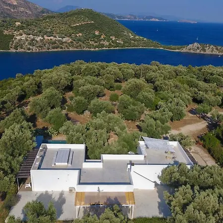 Mavrades Villa *