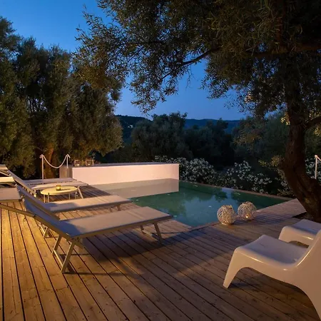 Mavrades Villa *