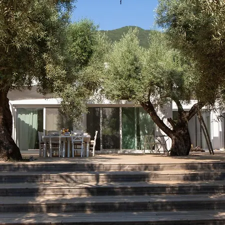 Mavrades Villa