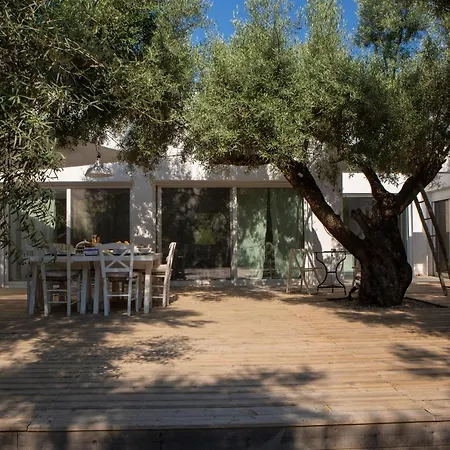 Mavrades Villa *