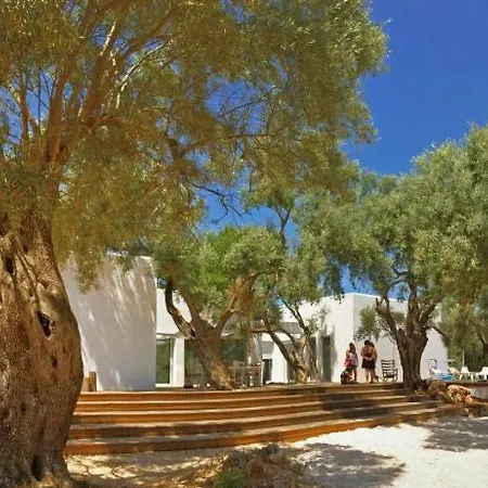 Mavrades Villa *