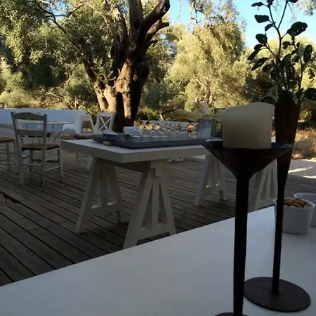 Mavrades Villa *