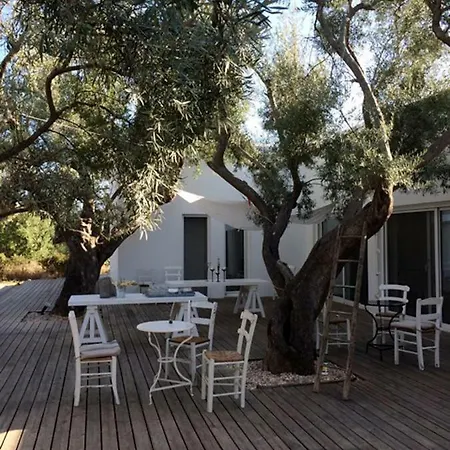 Mavrades Villa *